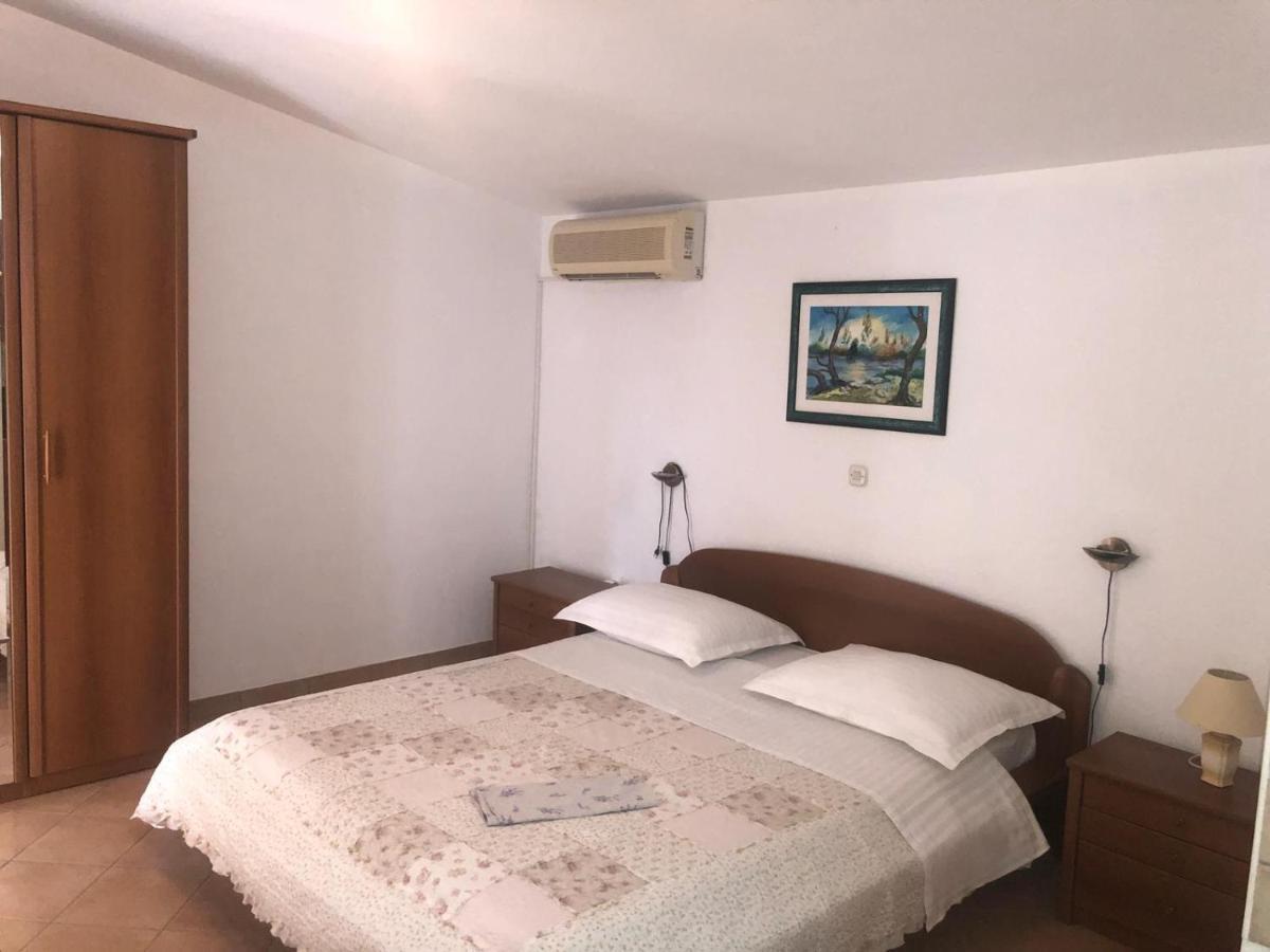 Rosso Apartment