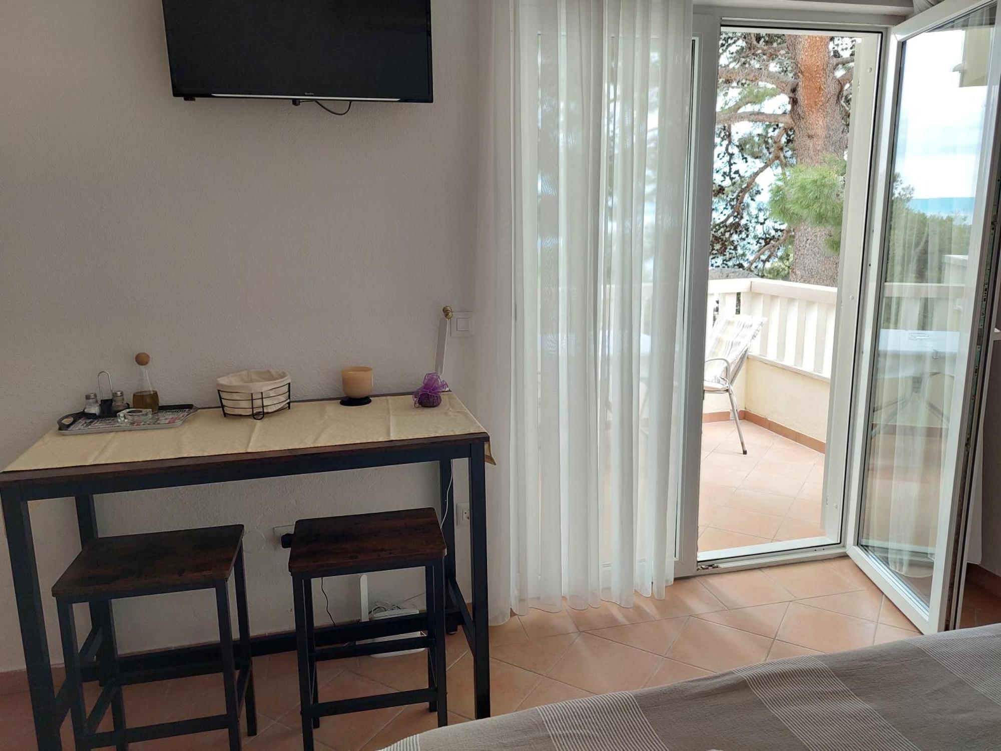 Rosso Apartment *